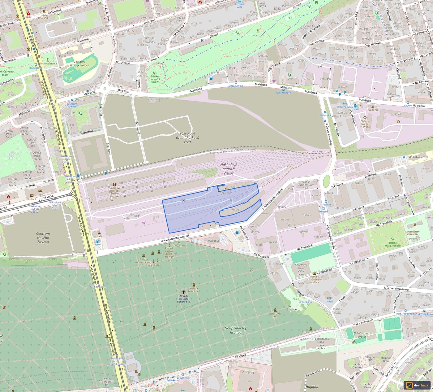 Poloha parcely 4450/1 na mapě – areál Nákladového nádraží Žižkov mezi Central Parkem a Novým židovským hřbitovem